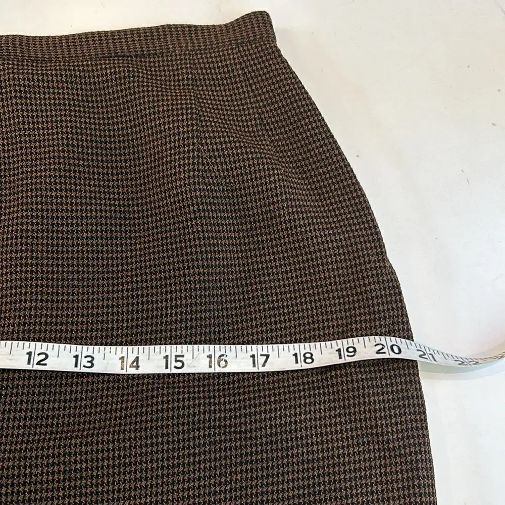 Gianni black and brown tiny houndstooth skirt size 12 fits more like a 10